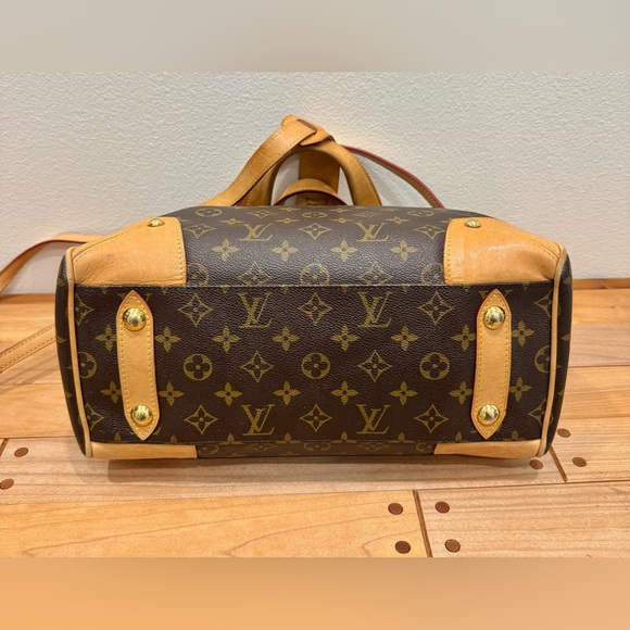 Louis Vuitton Monogram Retiro PM Vintage Handbag - Picture 12 of 17
